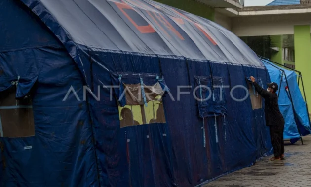 Basarnas dan BPBD Siapkan Tenda Darurat di RS Undata Palu