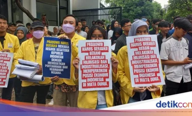 BEM UI Tegaskan Tak Kenal BEM Bersatu, Sebut Ada Upaya Pecah Belah Mahasiswa BEM UI Tegaskan Tak Kenal BEM Bersatu, Sebut Ada Upaya Pecah Belah Mahasiswa