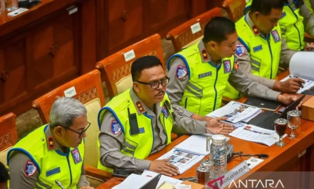 Beri Bantuan Korban Kebakaran Kemayoran, Korlantas Polri Bakal Permudah Pengurusan SIM hingga BPKB Beri Bantuan Korban Kebakaran Kemayoran, Korlantas Polri Bakal Permudah Pengurusan SIM hingga BPKB
