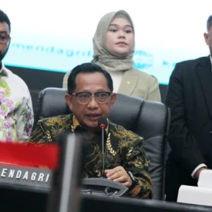 Berpotensi Bebani Keuangan Negara, Mendagri Minta Kepala Daerah Stop Rekrut Mantan Timses Jadi Honorer