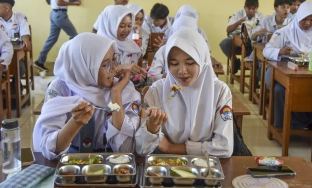 BGN Buka Kemungkinan Siswa dari Desil Tinggi Berpotensi Tak Lagi Dapat MBG BGN Buka Kemungkinan Siswa dari Desil Tinggi Berpotensi Tak Lagi Dapat MBG