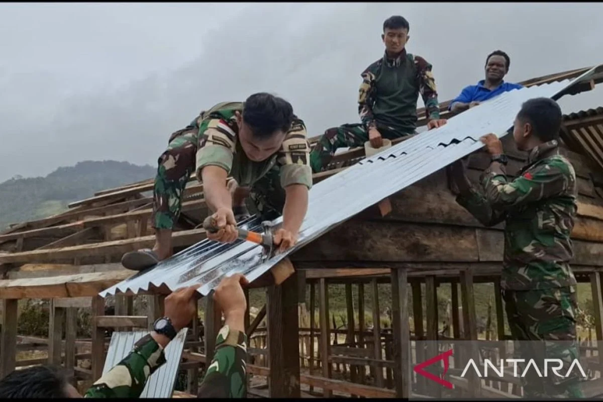 Bhakti TNI, Satgas Yonif 631/Antang Bangun MCK di Dagai, Puncak Jaya