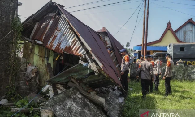 BNPB: 27 Rumah dan Dua Gereja di Sulawesi Utara Rusak Akibat Gempa Magnitudo 7,7 BNPB: 27 Rumah dan Dua Gereja di Sulawesi Utara Rusak Akibat Gempa Magnitudo 7,7