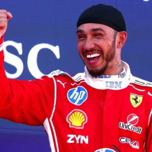 Bos Mercedes Tak Ingin Bersaing dengan Hamilton