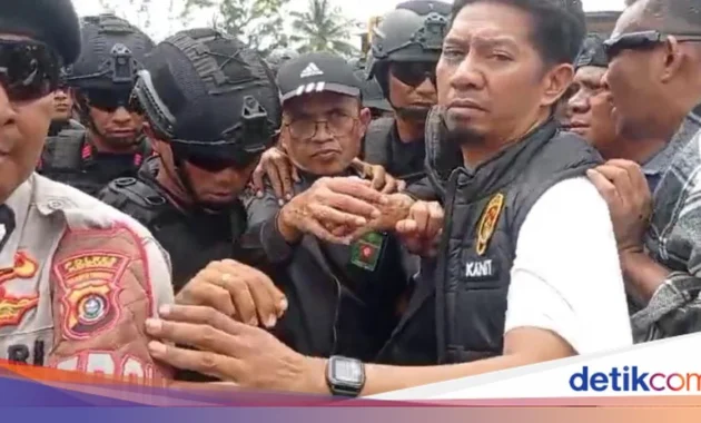 Budiman Sudjatmiko Lari Lewat Pintu Belakang, Nusron-Sudaryono Dievakuasi Polisi saat Dikepung Mahasiswa UGM