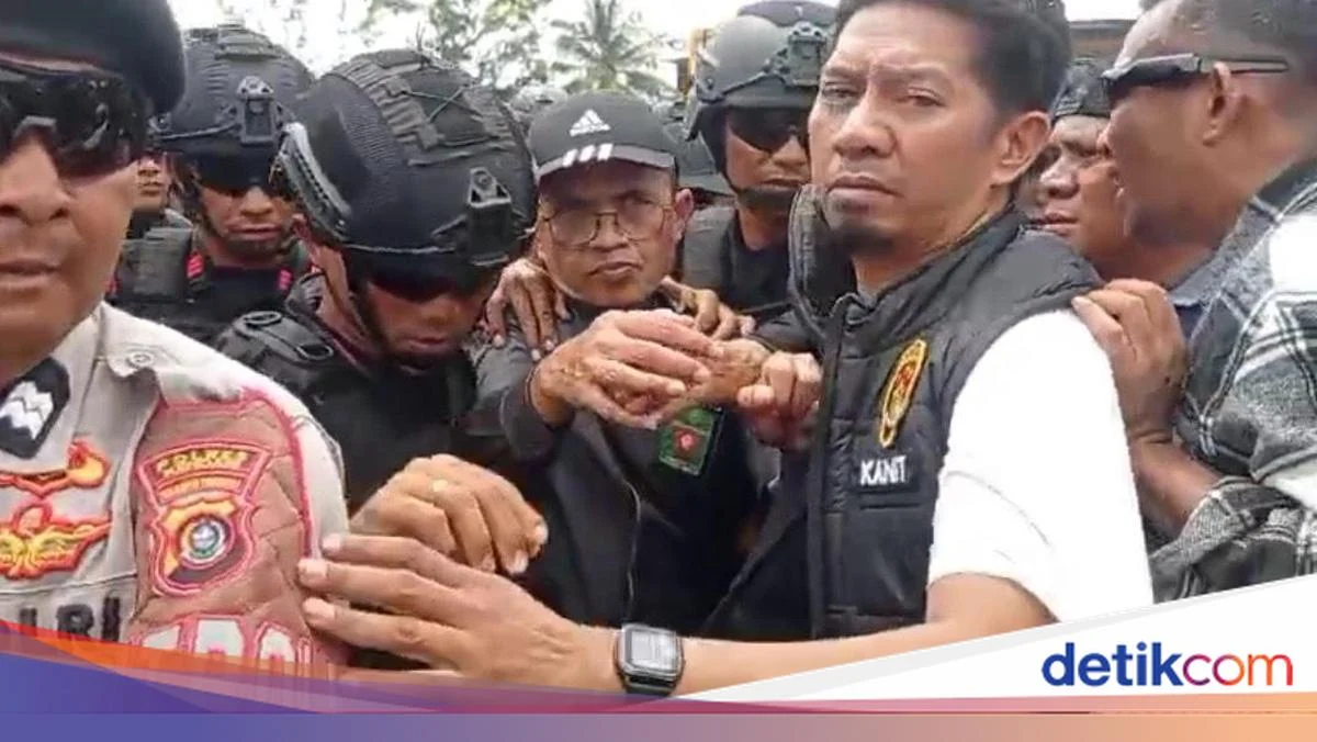 Budiman Sudjatmiko Lari Lewat Pintu Belakang, Nusron-Sudaryono Dievakuasi Polisi saat Dikepung Mahasiswa UGM