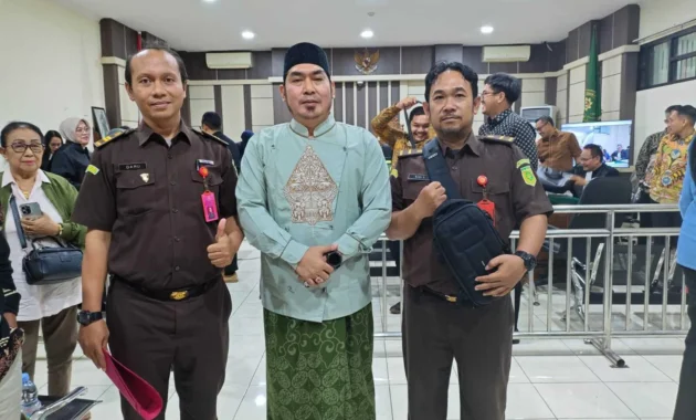 Buntut Gelagapan Usai Bertemu Gibran, Ketua BEM UBK Ungkap Aliran Dana Rp20 Juta Buntut Gelagapan Usai Bertemu Gibran, Ketua BEM UBK Ungkap Aliran Dana Rp20 Juta