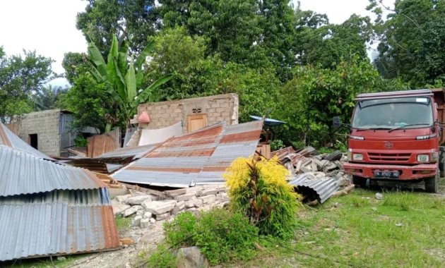 Bupati: Sejumlah Rusa Jalan di Sigi Tertimbun Longsor Akibat Gempa Bupati: Sejumlah Rusa Jalan di Sigi Tertimbun Longsor Akibat Gempa