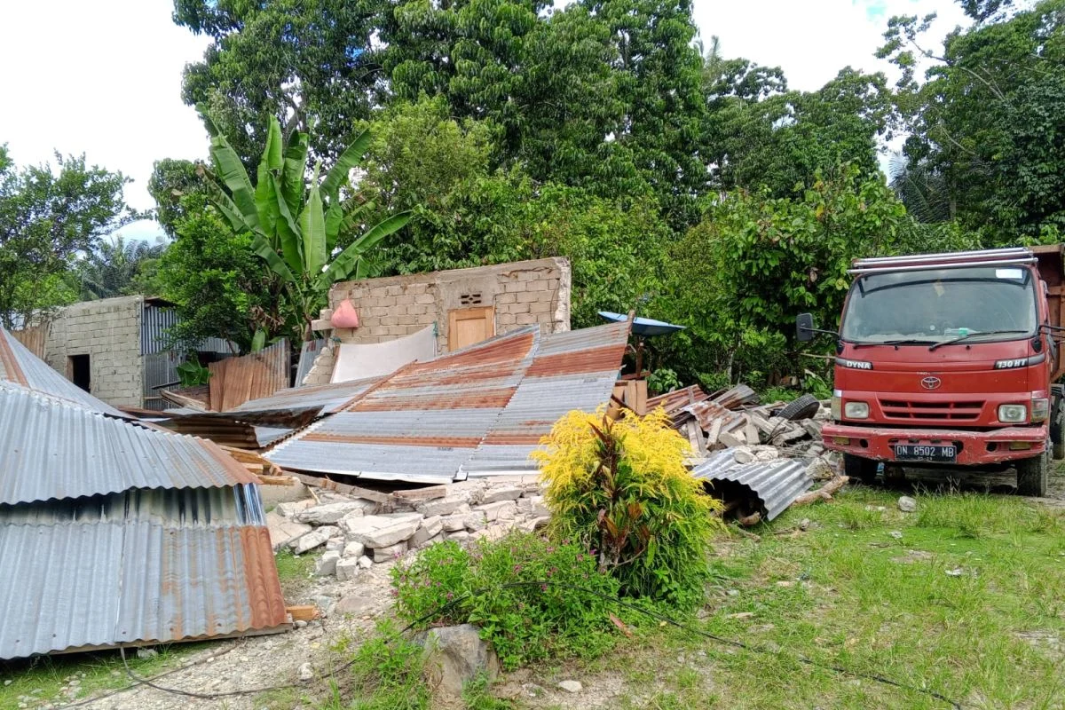 Bupati: Sejumlah Rusa Jalan di Sigi Tertimbun Longsor Akibat Gempa