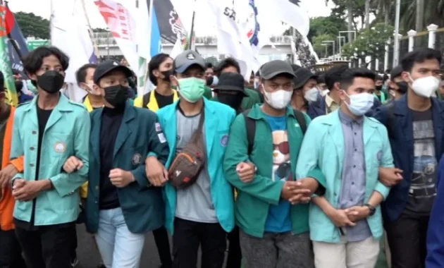 Dasco Temui Demonstrasi Mahasiswa di Depan Gedung DPR, Janjikan Tindak Lanjuti Tuntutan
