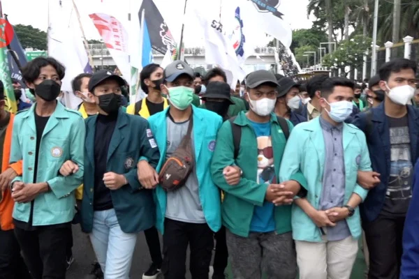 Dasco Temui Demonstrasi Mahasiswa di Depan Gedung DPR, Janjikan Tindak Lanjuti Tuntutan