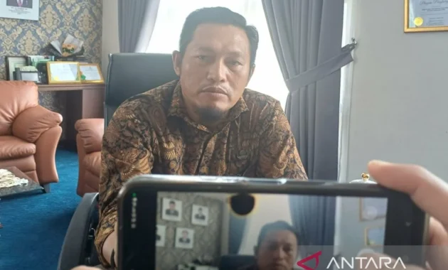 Dinas ESDM: Enam PLTS Komunal Sudah Beroperasi Terangi Warga Kepri Dinas ESDM: Enam PLTS Komunal Sudah Beroperasi Terangi Warga Kepri