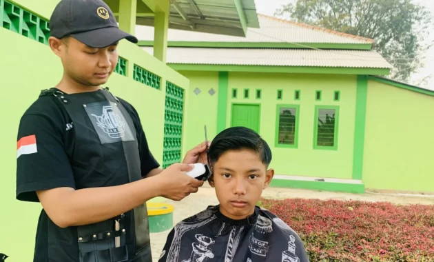 Dispora Kalteng Latih 40 Pemuda Jadi Wirausaha Pangkas Rambut