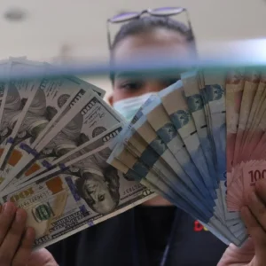 Dolar Menembus Rp 18.134, Rupiah Terus Terpuruk di Awal Pekan