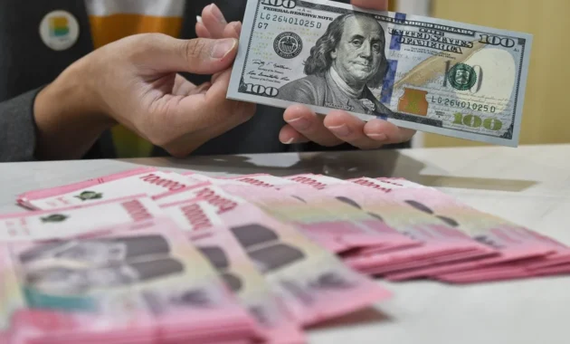 Dolar Menguat, Pembeli Menyusut: Drama Ekonomi di Balik Etalase Warteg