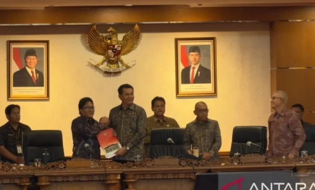DPRD Bali Serahkan Rekomendasi Pansus TRAP ke Wagub, Soroti Dugaan Pelanggaran di KEK Kura Kura dan Lahan Negara