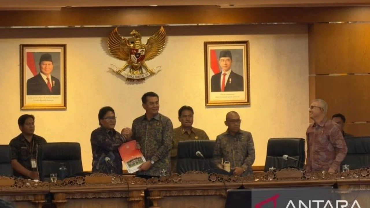 DPRD Bali Serahkan Rekomendasi Pansus TRAP ke Wagub, Soroti Dugaan Pelanggaran di KEK Kura Kura dan Lahan Negara