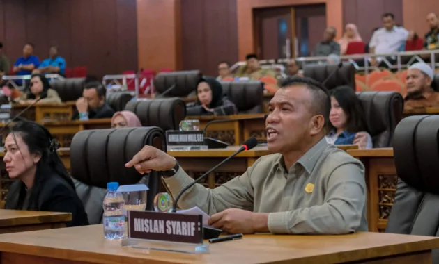 DPRD Maluku Desak Pemprov Tegas Tertibkan Pedagang Sesuai Aturan DPRD Maluku Desak Pemprov Tegas Tertibkan Pedagang Sesuai Aturan
