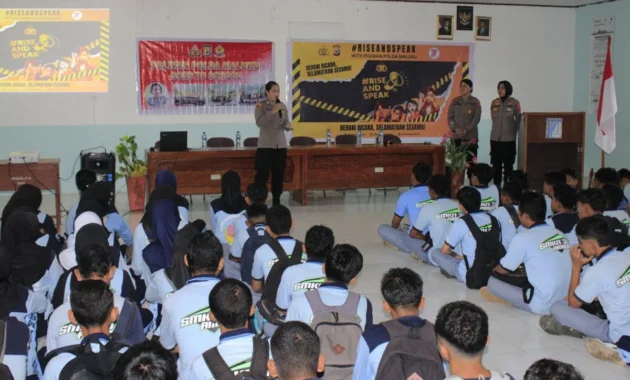 DPRD Maluku Dukung Penuh Program Polisi Mengajar untuk Tingkatkan Kesadaran Hukum Pelajar DPRD Maluku Dukung Penuh Program Polisi Mengajar untuk Tingkatkan Kesadaran Hukum Pelajar