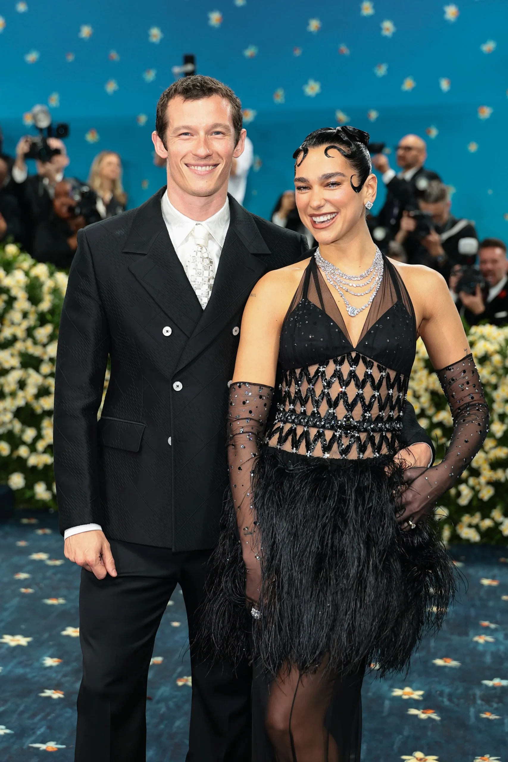 Dua Lipa Resmi Menikah dengan Callum Turner, Busana Haute Couture Memukau & Rencana Pesta Mewah Tiga Hari di Sisilia!