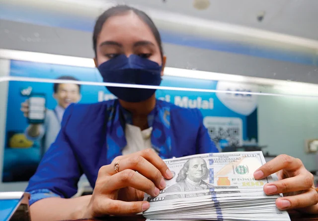 Ekonom INDEF: Kenaikan Suku Bunga BI Hanya Solusi Sementara