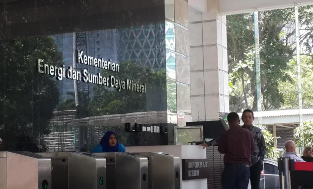 ESDM Siapkan Anggaran Rp 9,7 Triliun untuk Listrik Desa Tahun Depan ESDM Siapkan Anggaran Rp 9,7 Triliun untuk Listrik Desa Tahun Depan