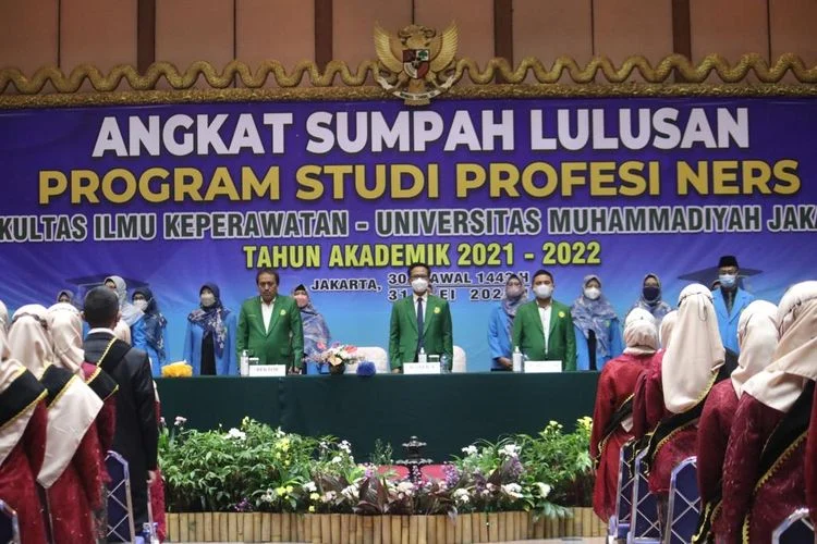 FIK UMJ Angkat Sumpah 109 Lulusan Profesi Ners Tahun Akademik 2025/2026