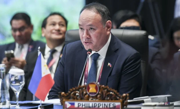 Filipina: Larangan China terhadap Menhan Perumit Hubungan Bilateral Filipina: Larangan China terhadap Menhan Perumit Hubungan Bilateral