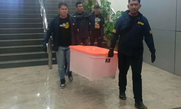 Geledah Kantor Wika, Kortas Tipikor Polri Sita Dokumen hingga Barbuk Elektronik Geledah Kantor Wika, Kortas Tipikor Polri Sita Dokumen hingga Barbuk Elektronik