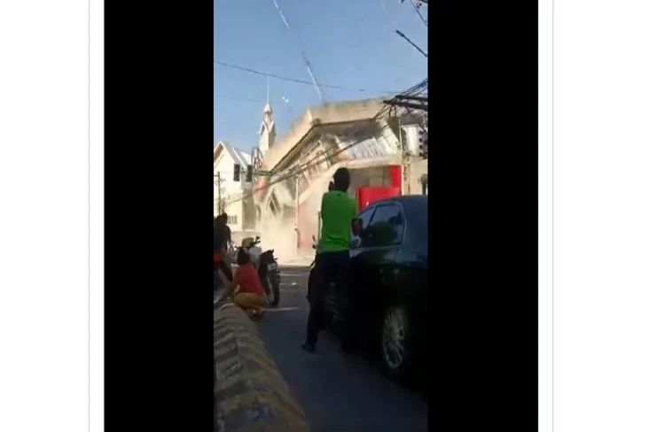 Gempa Magnitudo 8,1 Guncang Filipina, Peringatan Tsunami Dikeluarkan, Warga Kocar-kacir Selamatkan Diri
