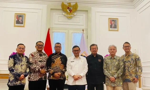 Gubernur DKI Apresiasi Program Insan Astra Ayo Naik Transum Jakarta Gubernur DKI Apresiasi Program Insan Astra Ayo Naik Transum Jakarta