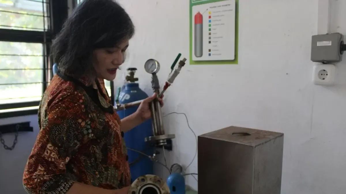 Guru Besar ITS Sulap Limbah Aluminium Jadi Energi Ramah Lingkungan