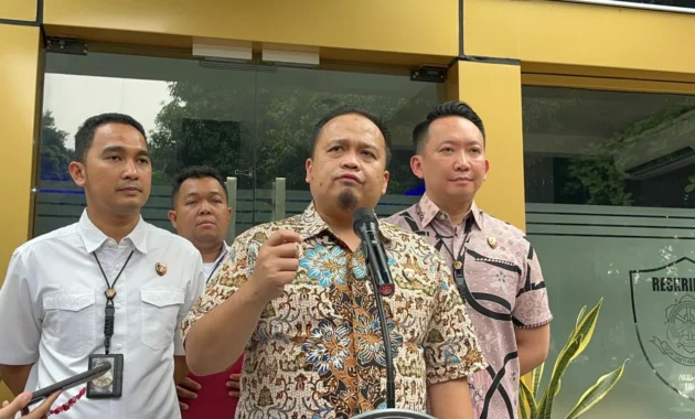 Hanania Group Tersangkut Dugaan Penipuan dan Penggelapan Dana Umrah Miliaran Rupiah, Polisi Siapkan Pemanggilan Influencer Awkarin hingga Keanu Hanania Group Tersangkut Dugaan Penipuan dan Penggelapan Dana Umrah Miliaran Rupiah, Polisi Siapkan Pemanggilan Influencer Awkarin hingga Keanu