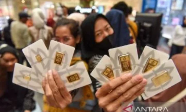 Harga Emas Tiga Jenama di Pegadaian Serempak Turun pada Jumat Pagi