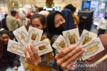 Harga Emas Tiga Jenama di Pegadaian Serempak Turun pada Jumat Pagi