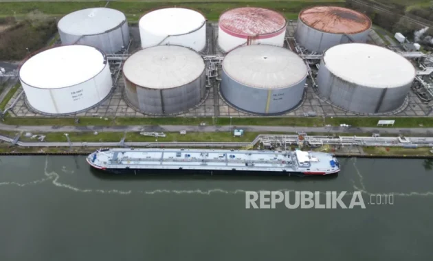 Harga Minyak Langsung Turun Usai Pakistan Umumkan AS-Iran Capai Kesepakatan Damai Harga Minyak Langsung Turun Usai Pakistan Umumkan AS-Iran Capai Kesepakatan Damai