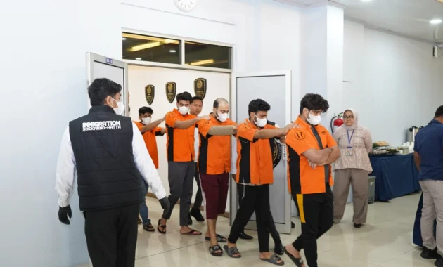 Imigrasi Singkawang Deportasi WNA Taiwan Akibat Overstay Lebih 60 Hari Imigrasi Singkawang Deportasi WNA Taiwan Akibat Overstay Lebih 60 Hari