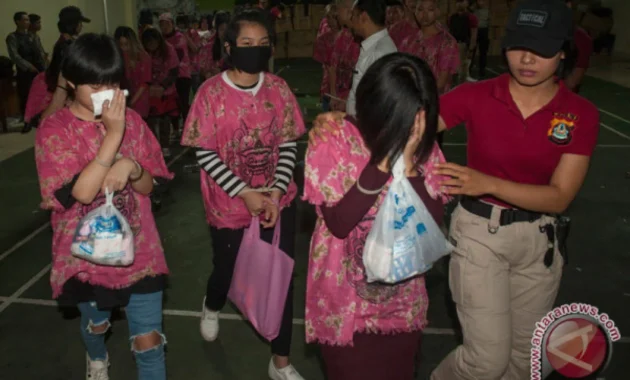 Imigrasi Surabaya Deportasi Delapan Warga Negara Asing Tiongkok Imigrasi Surabaya Deportasi Delapan Warga Negara Asing Tiongkok