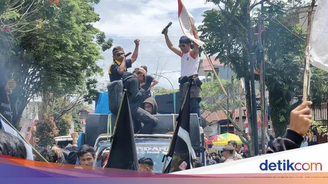 Instagram Down Massal: Benarkah Diblokir Karena Demo Mahasiswa?
