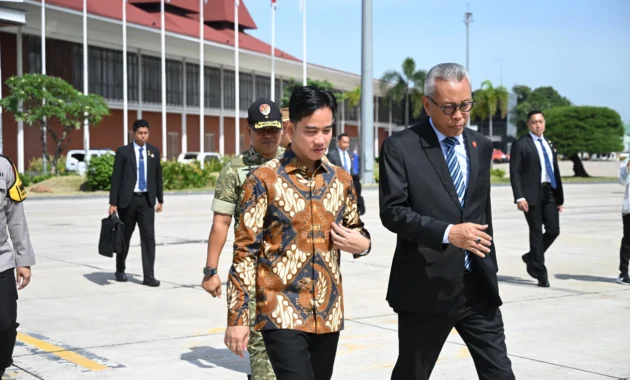Istana Akan Telusuri Dugaan Aliran Dana ke BEM FH UBK Usai Bertemu Wapres Gibran Istana Akan Telusuri Dugaan Aliran Dana ke BEM FH UBK Usai Bertemu Wapres Gibran