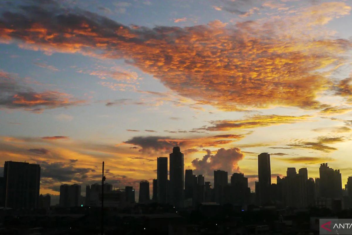 Jakarta diprakirakan berawan pada Minggu