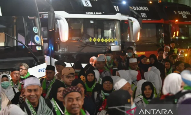 Jamaah Haji Kloter 17 Debarkasi Banjarmasin Tiba di Tanah Air