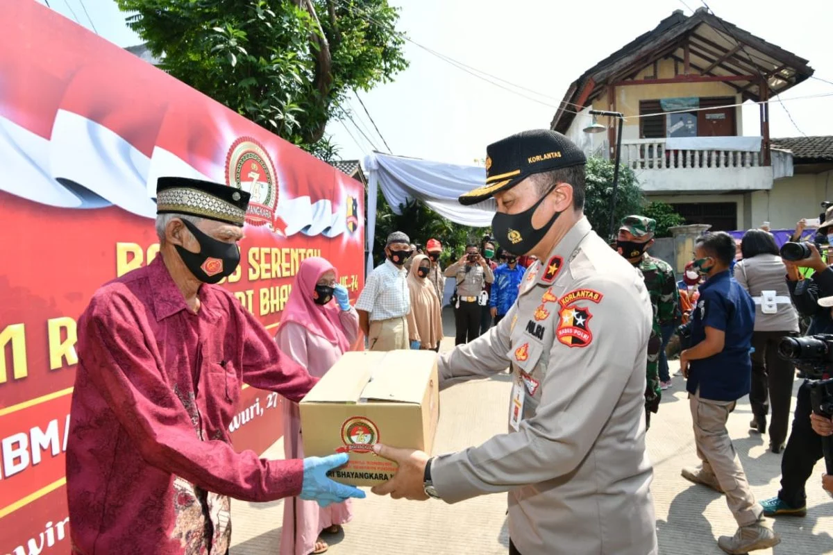 Jelang Hari Bhayangkara ke-80, Polri Salurkan 500 Paket Sembako untuk Warga Bogor