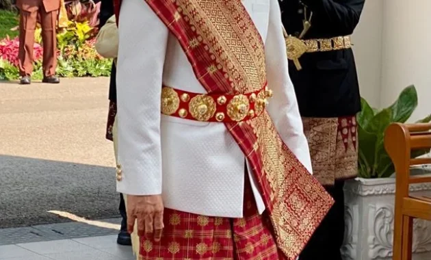 Jokowi di Lampung: Dari Gelar Adat, Semangat PSI, Hingga Es Teh