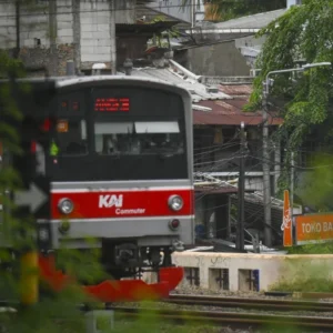 Kebakaran dekat Tanah Abang ganggu perjalanan KRL Cikarang--Duri