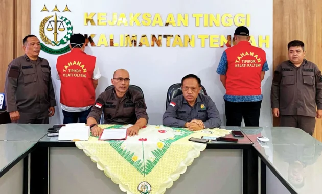 Kejati Kaltim Tahan Dua Tersangka Korupsi Batubara Ilegal Kejati Kaltim Tahan Dua Tersangka Korupsi Batubara Ilegal