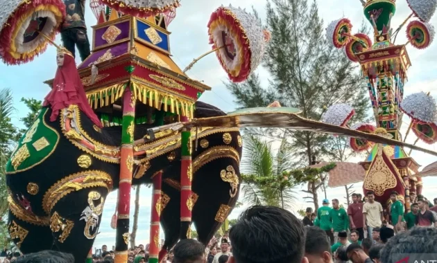 Kemenbud Minta Pariaman dan Pemprov Sumbar Usulkan Tabuik ke UNESCO
