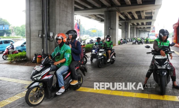 Kerap Lihat Ojol Mangkal di Trotoar, Pramono Bakal Minta Pengelola Sediakan Tempat Parkir