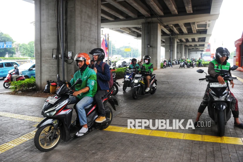 Kerap Lihat Ojol Mangkal di Trotoar, Pramono Bakal Minta Pengelola Sediakan Tempat Parkir