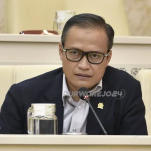 Ketika Demokrasi Kehilangan Adab, Catatan untuk Bangsa yang Sedang Berubah
